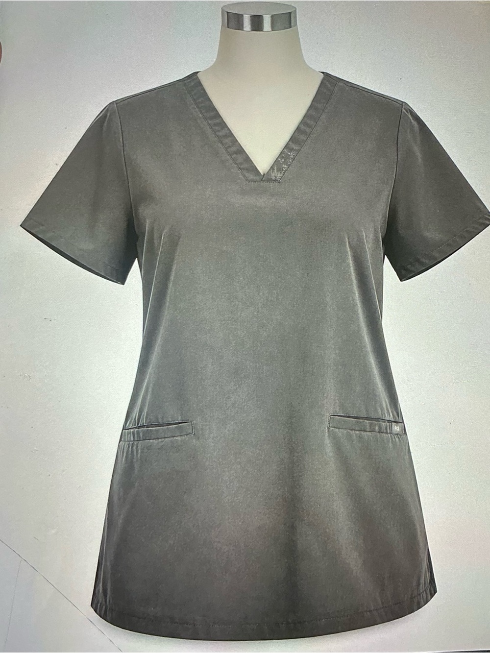 FIGS TECHNICAL COLLECTION GRAY V-NECK SCRUB  TOP (M)
